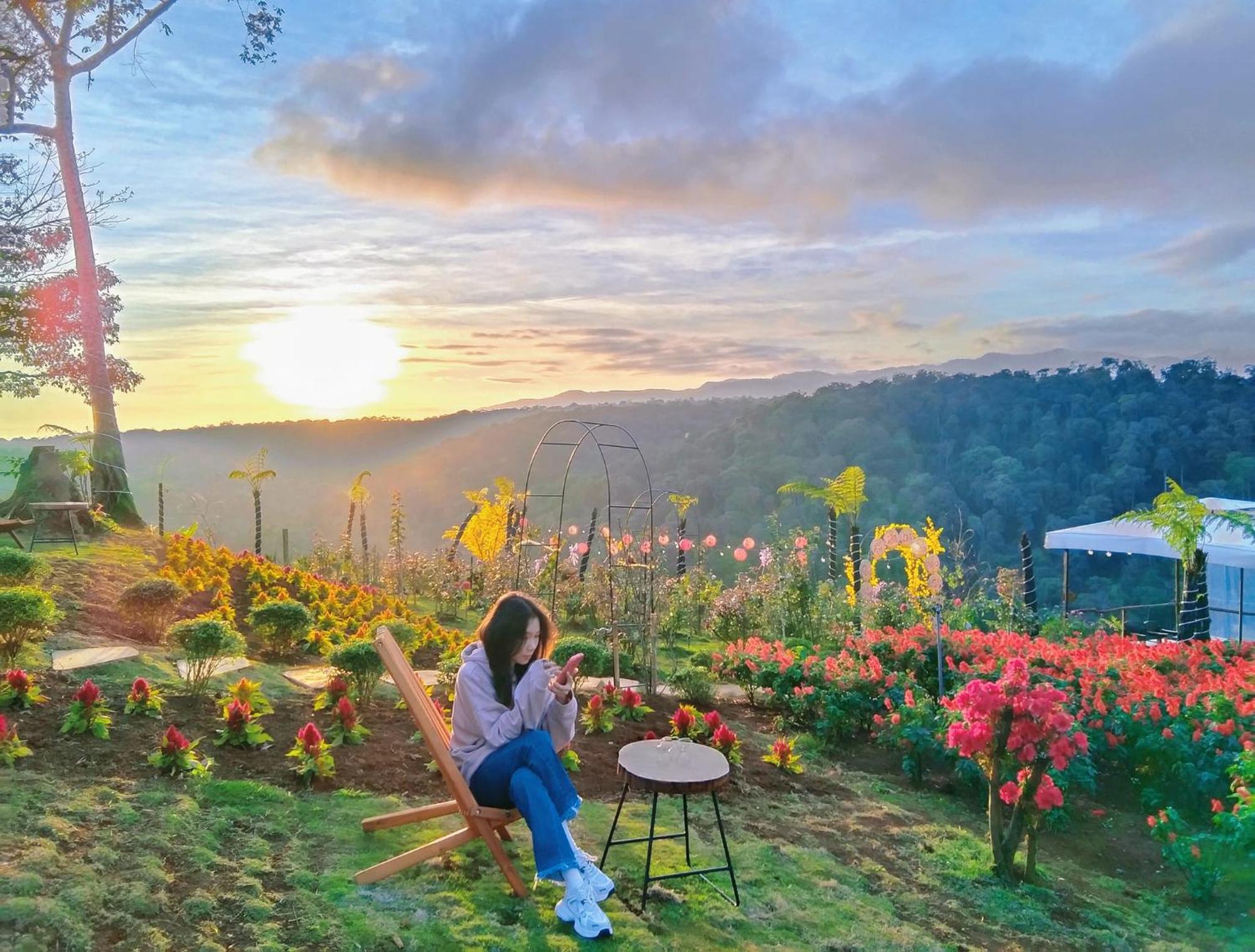 Glamping - Viet Uc Flower Garden Hotel Kon Von Kla Buitenkant foto