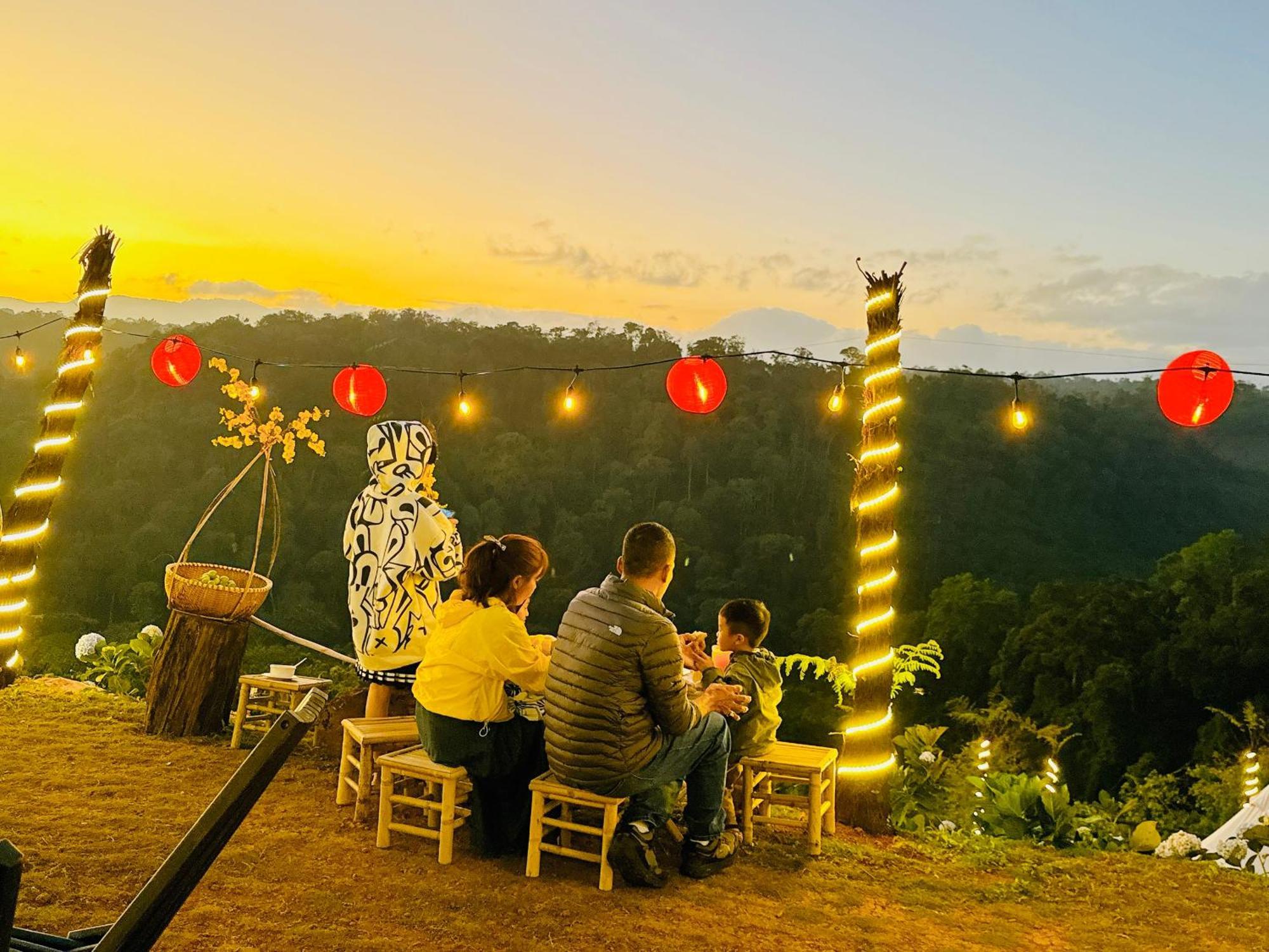 Glamping - Viet Uc Flower Garden Hotel Kon Von Kla Buitenkant foto